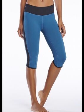 Fabletics Teal Rio Run Crop Leggings; Black Waistband; Size M; waist zip-pocket